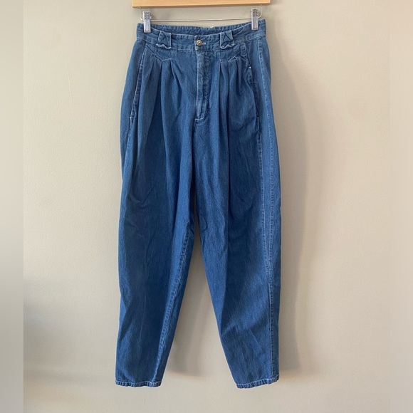 Retro Vintage Ultra High Rise Mom Jean Pleated Straight Leg Jean - Picture 3 of 6